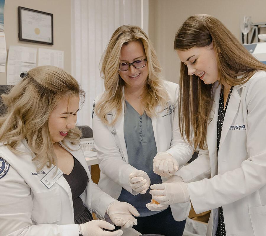 Students from the medicinal and biological chemistry degree program participate in a laboratory task.